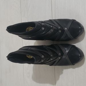 House of Harlow wedge boots